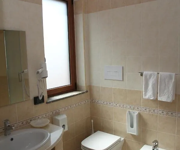 Monte San Giovanni-nebrodi 3*